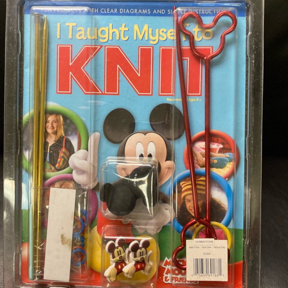 Mickey Mouse Knitting Kit